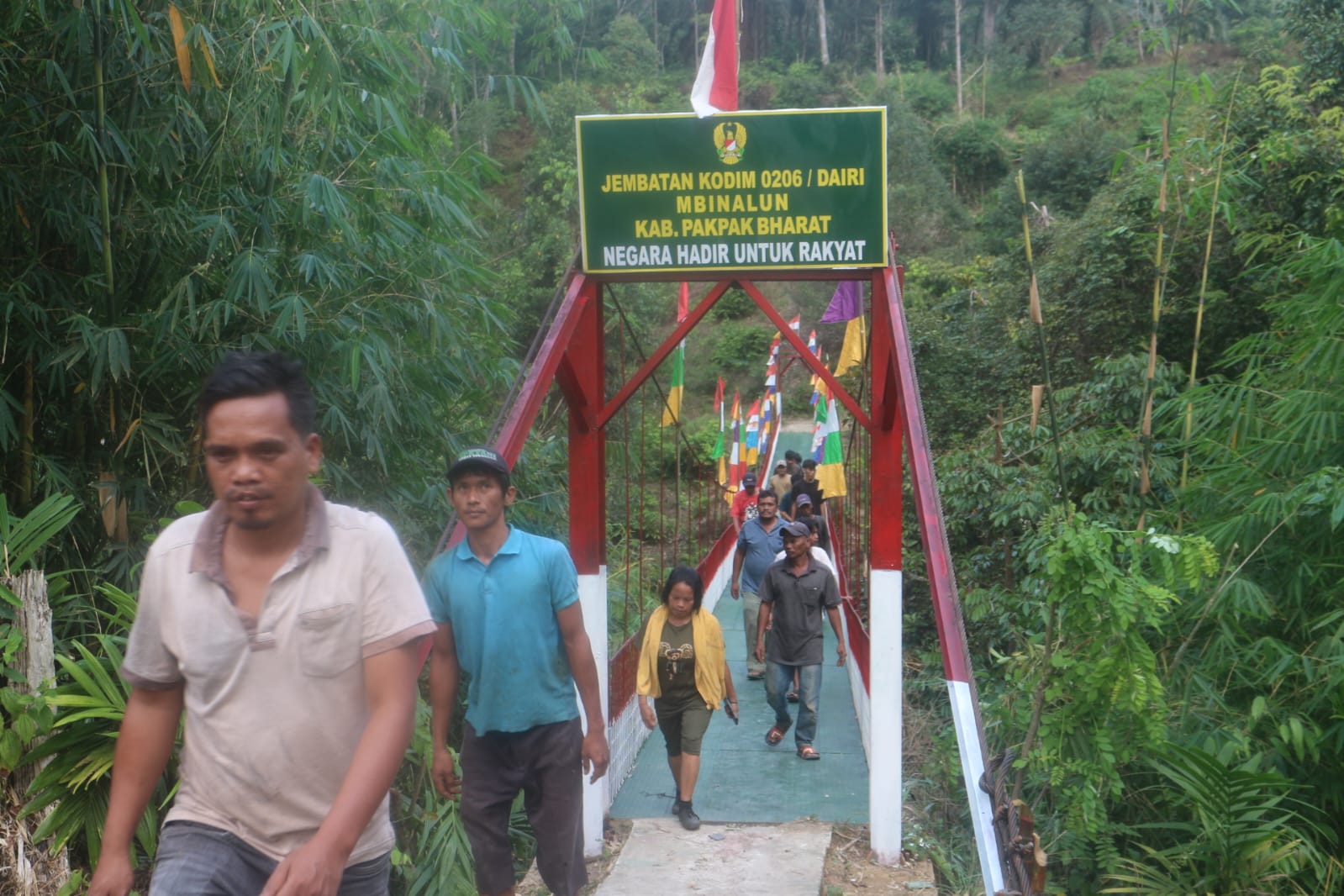 Kodim 0206/Dairi dan Warga Desa Mbinalun Rampungkan Perbaikan Jembatan Gantung 65 Meter di Pakpak Bharat