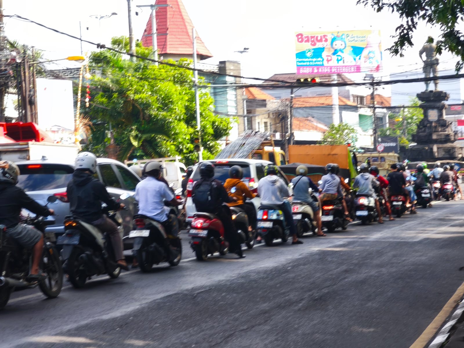 Astra Motor Bali Bagi 4 Tips Aman Berhenti di Pinggir Jalan, Hindari Blind Spot dan Risiko Kecelakaan Fatal