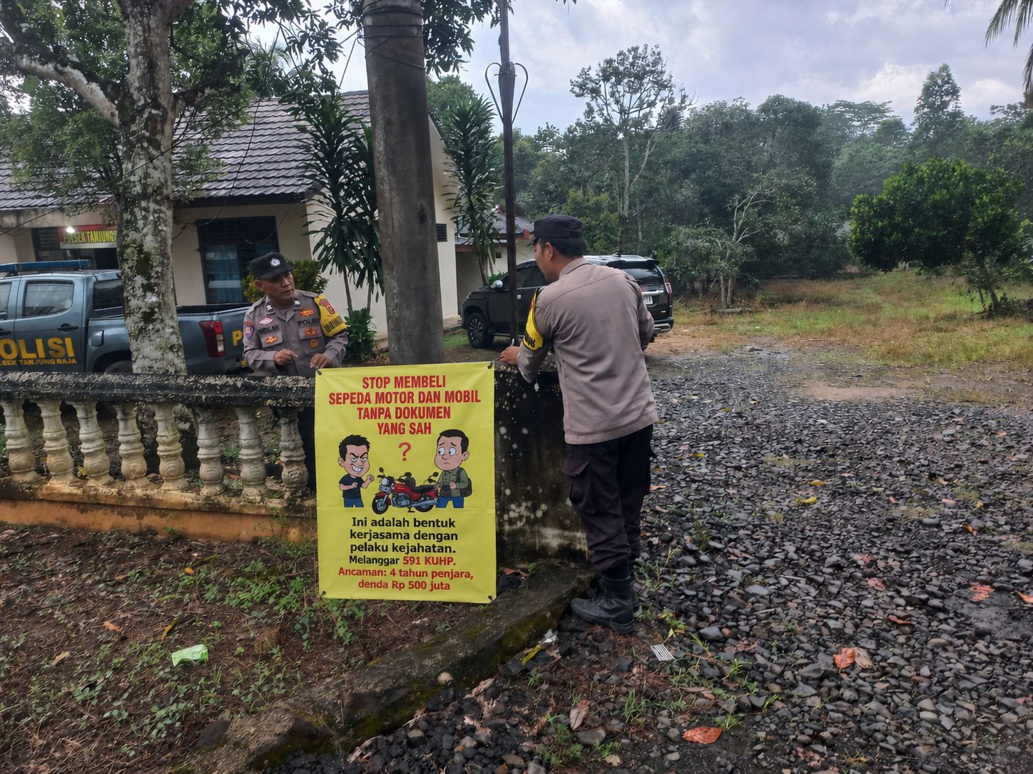 Polsek Tanjung Raja Lampung Utara Pasang Banner Larangan Kendaraan Bodong, Edukasi Warga Soal Risiko Hukum