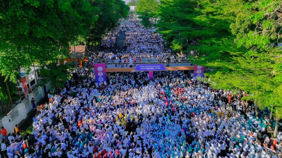 Selvi Ananda Rakabuming Raka dan Gubernur Sulsel Lepas Puluhan Ribu Peserta Jalan Sehat Anti Mager di Makassar, UMKM Lokal Bergeliat