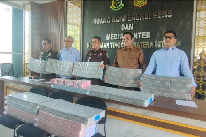 Kejati Sumsel Fasilitasi Pengembalian Rp127 Miliar ke Negara, Ahli Waris Almarhum Haji Abdul Halim Setor Perdana Rp10,5 Miliar
