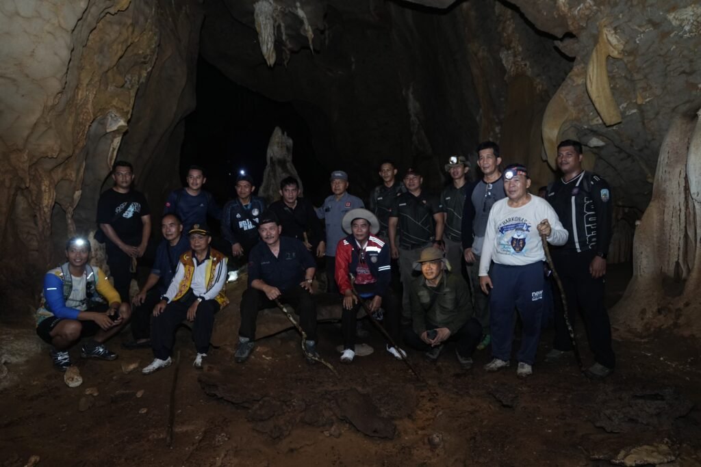 Gubernur Kaltara Zainal Paliwang Temukan Goa Berlapis di Gunung Seriang, Ada Batu yang Berbunyi Seperti Alat Musik