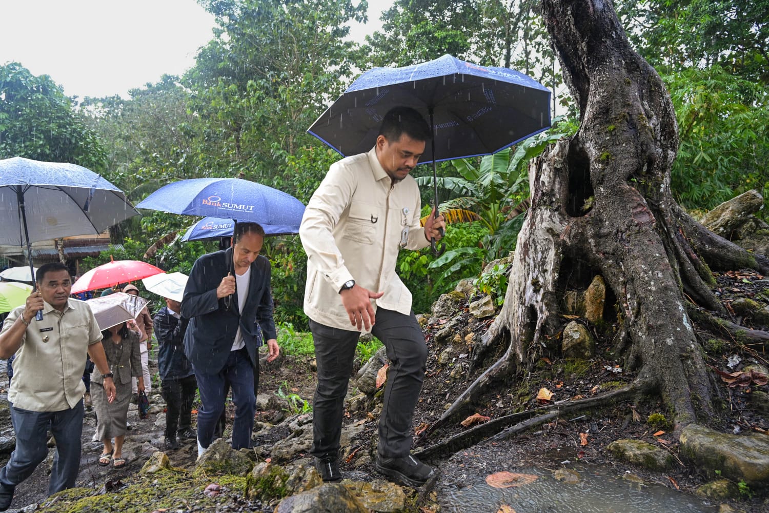Gubernur Sumut Bobby Nasution Jadi Gubernur Pertama yang Berkantor di Kepulauan Nias, Dorong Pembangunan Infrastruktur dan Pendidikan