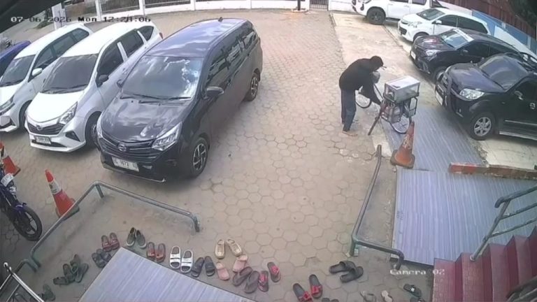 Kakek Penjual Pempek Keliling di Palembang Kehilangan Sepeda dan Dagangan, Polisi Selidiki Rekaman CCTV