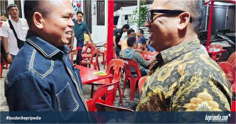 Wagub Kepri Nyanyang Haris Pratamura dan Kadis PUPP Rodi Yantari Taklukkan Duet Jurnalis di Meja Domino HUT Ulasan Network