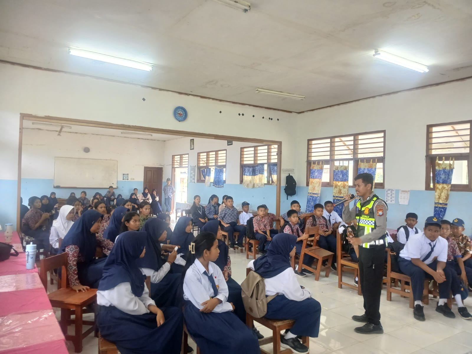 Satlantas Polres Mamuju Tengah Edukasi Pelajar SMPN 5 Tobadak, Larang Knalpot Brong hingga Sepeda Listrik di Jalan Raya