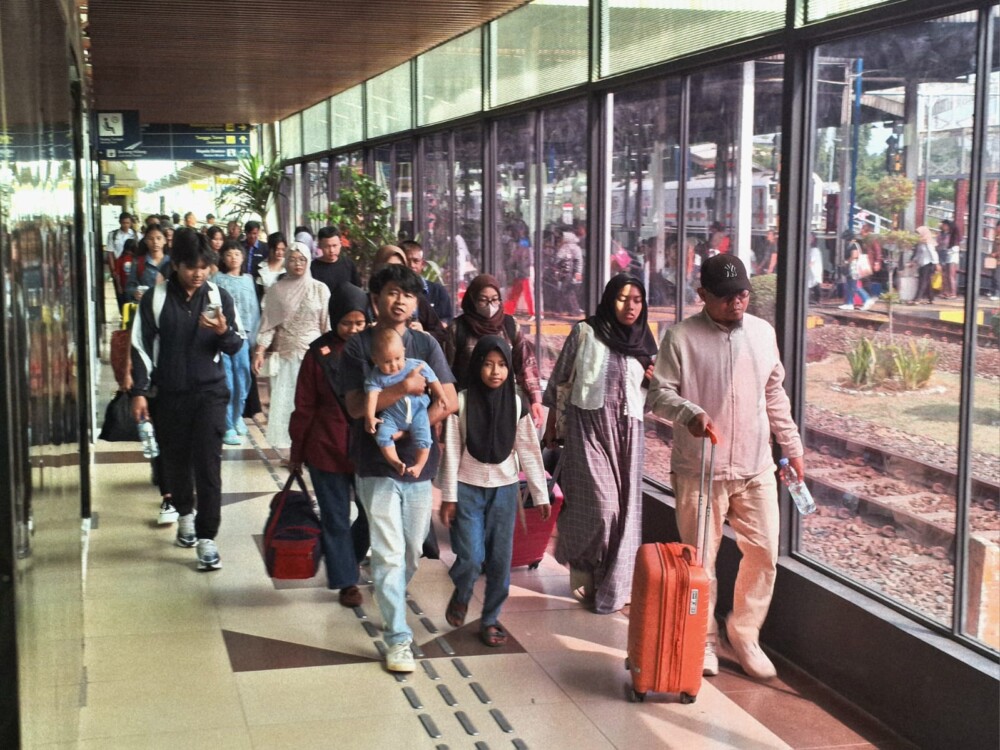 Lonjakan Penumpang Kereta Api di Daop 3 Cirebon Tembus 308 Ribu Selama Libur Sekolah, Stasiun Cirebon Jadi Tersibuk
