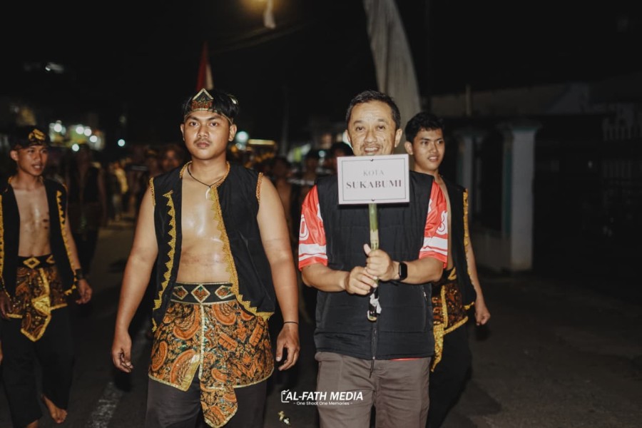 Kesenian Ponpes Al Fath Sukabumi Meriahkan Kirab Budaya Tatar Sunda