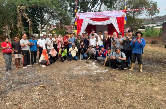 Warga Sukamaju Palembang Gotong Royong Hiasi Lingkungan Nuansa Merah Putih Sambut HUT ke-81 RI, Forum RT/RW Pimpin Aksi Bersih-bersih
