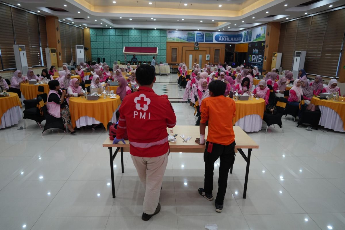 100 Perempuan dari Srikandi PLN UID Sulselrabar Dibekali Kesiapsiagaan Bencana di Makassar