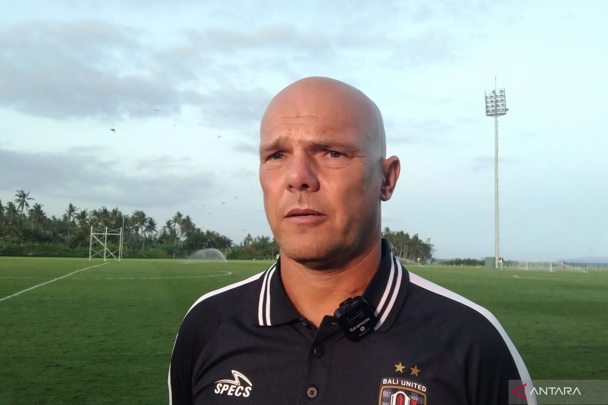Target Pribadi Johnny Jansen di Musim Kedua: Bawa Bali United ke Lima Besar dan Perbaiki Rekor Kandang