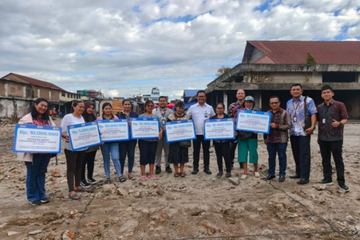 BRI Pematangsiantar Cairkan Santunan Rp70 Juta ke Tujuh Pedagang Pasar Parluasan Korban Kebakaran