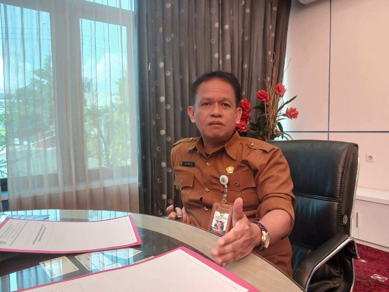 Plt Kepala Disdikbud Kaltim Akui Ada Fluktuasi Data dan Anomali Ukuran dalam Pembagian Seragam Sekolah Gratis