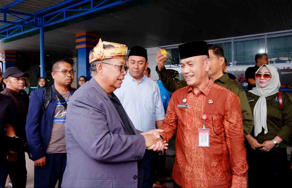 Sambut Kafilah Anambas di Pelabuhan Tanjungpinang, Pemkot Pasangkan Tanjak dan Tabur Beras Kunyit untuk MTQ Kepri