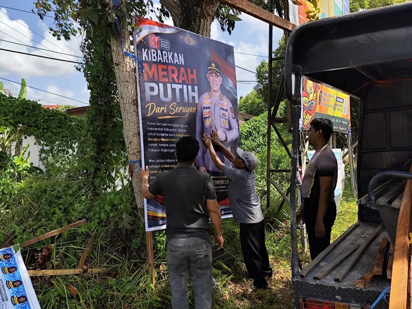 Polsek Seruyan Hilir Pasang Spanduk Imbauan di 3 Titik Keramaian, Ajak Warga Kibarkan Merah Putih Sambut HUT RI