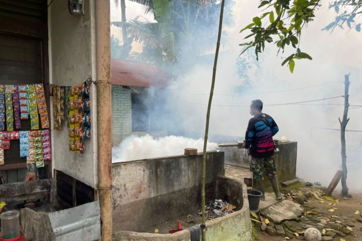 Fogging Cegah DBD di Desa Sei Putih Deli Serdang, PT RPN Gandeng Pemdes dan Babinsa