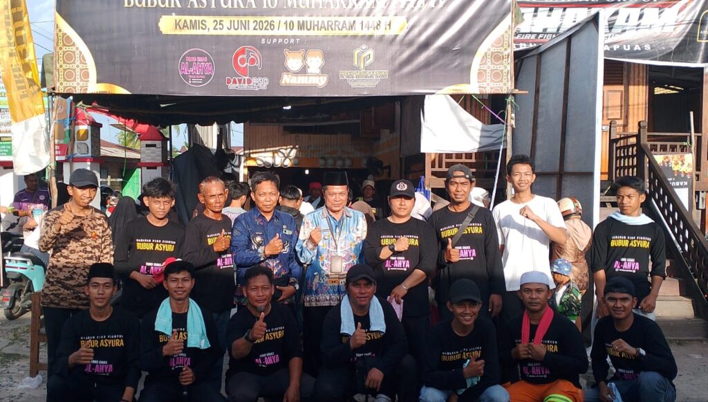 Ratusan Warga Kapuas Berebut 47 Kuali Bubur Asyura, Tradisi 10 Muharram yang Diperiksa Puskesmas