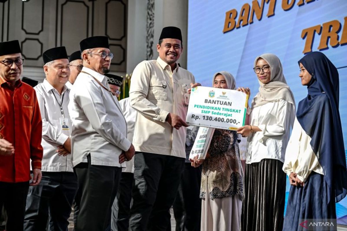Gubernur Sumut Bobby Nasution Salurkan Zakat Rp3,5 Miliar ke 5.051 Penerima Manfaat, Target Rp29 Miliar di 2026