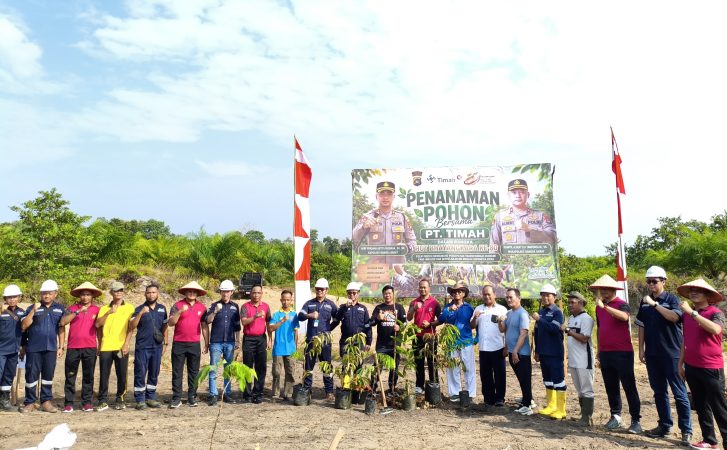 Polres Bangka Barat Tanam 100 Pohon Buah di Lahan Reklamasi Air Limau, Peringati Hari Bhayangkara ke-80