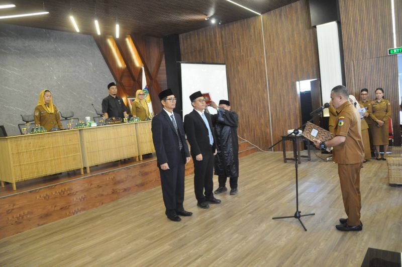 Wali Kota Palu Lantik Dewan Pengawas dan Dirut Perumda Baru, Target Investasi Rp30 Triliun di KEK pada 2026