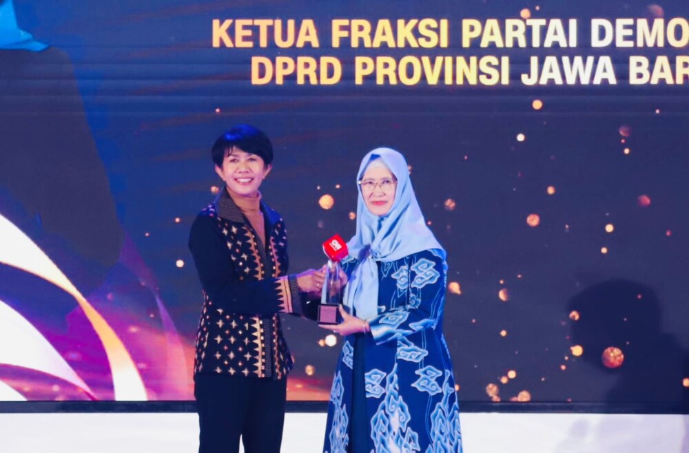 Legislator DPRD Jabar Ratnawati Raih Penghargaan CNN Leading Women 2026