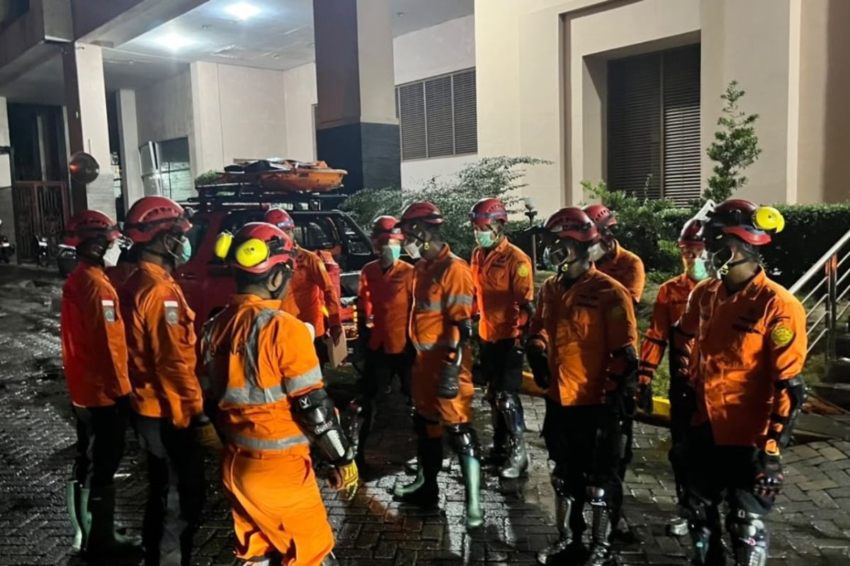 Tim SAR Bagi Tiga Regu Evakuasi Korban Reruntuhan Rumah di Medan, Dua Orang Masih Hilang