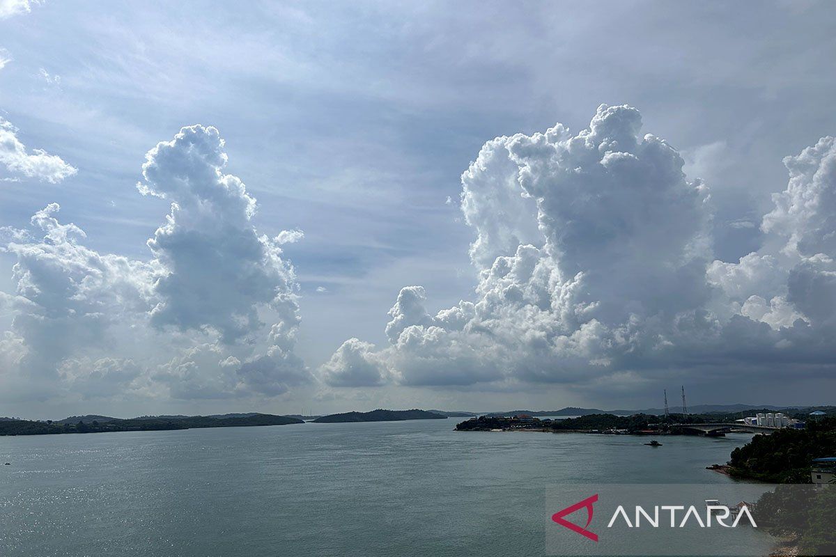 Siklon Tropis Bavi Pengaruhi Cuaca Kepri, Hujan Disertai Petir dan Angin Kencang Masih Berpotensi di Batam hingga Anambas