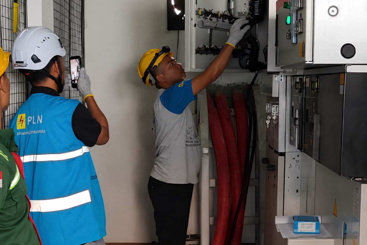 PLN Kerahkan 42 Personel dan 3 Penyulang Listrik untuk Kawal Upacara HUT ke-81 RI di Gedung Agung Yogyakarta