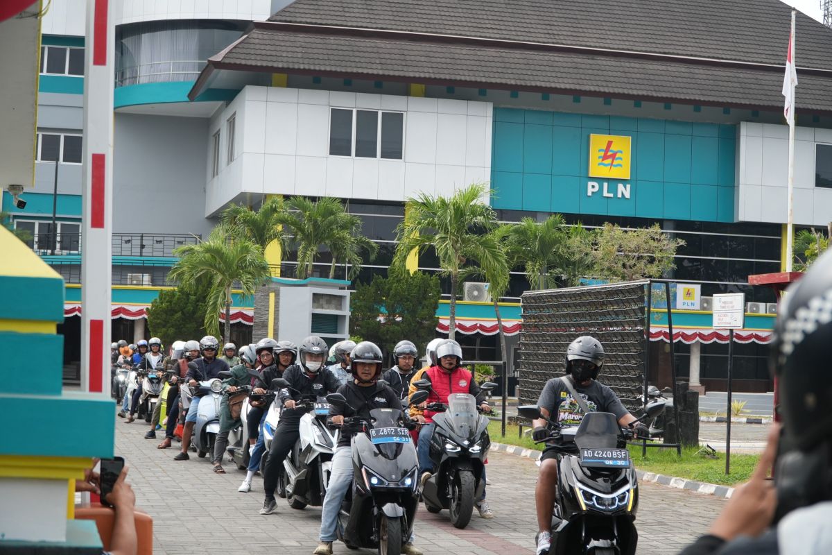 PLN Yogyakarta Ajak 45 Anggota Komunitas Motor Listrik Keliling Kota Dukung Mobilitas Hijau Jelang HPN 2026
