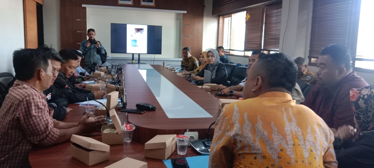 Warga Desa Sukakarya Datangi DPRD Garut Tuntut Kejelasan Status Lahan untuk Program Sekolah Rakyat