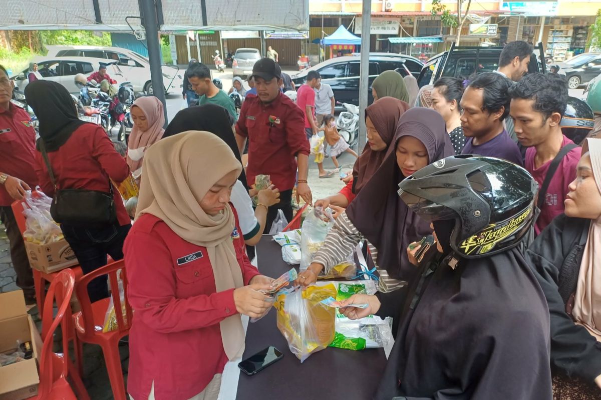 Operasi Pasar Murah Jelang Idul Adha di Tanjungpinang: 1 Ton Beras SPHP dan 1.800 Liter MinyaKita Ludes dalam Satu Jam