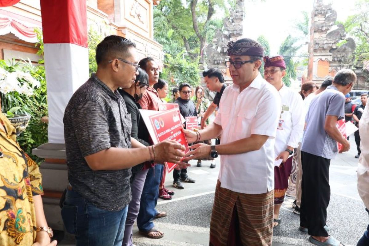 Pemkot Denpasar Salurkan Bansos Rp1,19 Miliar untuk 70 Warga Terdampak Kebakaran dan Angin Kencang