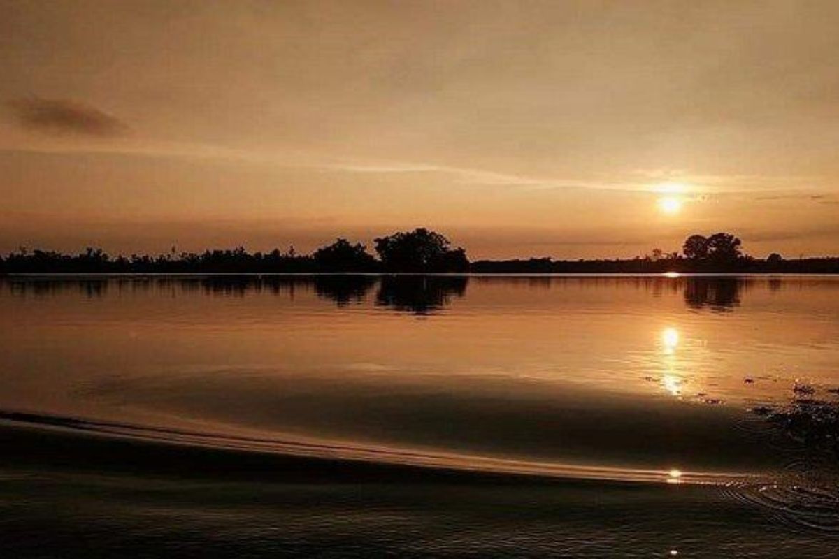 Jejak Senja di Tanah Rencong: Ragam Lanskap Sunset Aceh dari Pantai Hingga Pegunungan