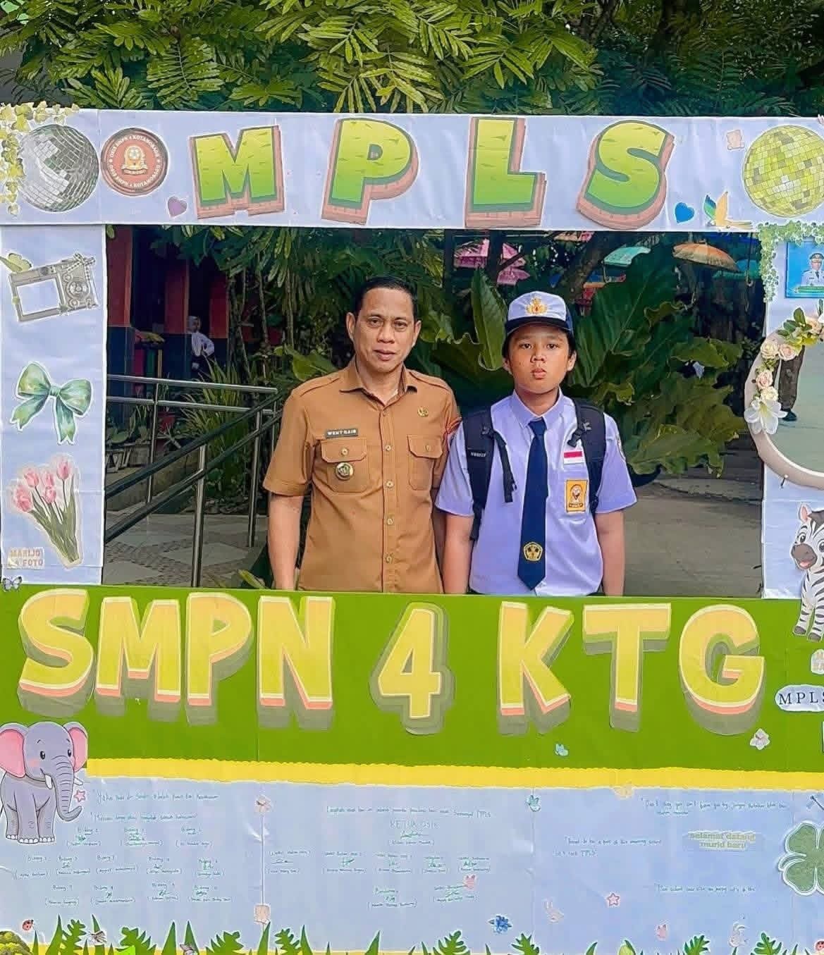 Momen Wali Kota Kotamobagu Weny Gaib Antar Putra ke SMP, Ajak Ayah Lakukan Gerakan GAMAS