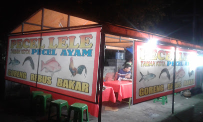 Pecel Lele Makassar 2026: Kuliner Malam yang Makin Diburu Warga Kota Daeng