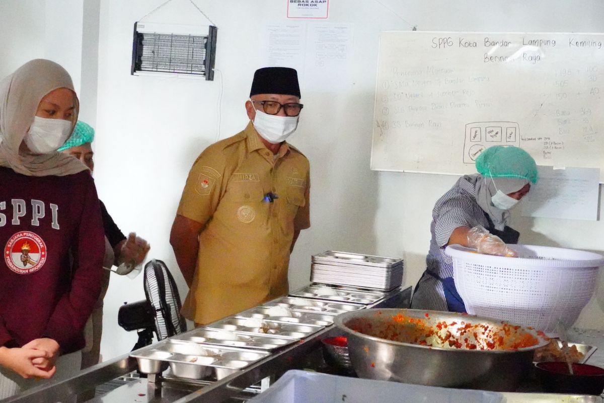 Gubernur Lampung Turun Tangan Awasi Dapur Makan Bergizi Gratis, Bawa Laboratorium Bergerak untuk Uji Kualitas Air dan Bahan Baku