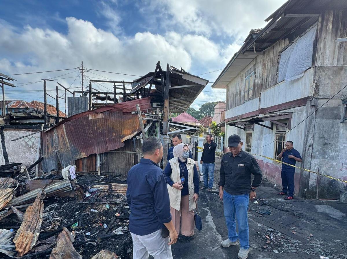 Kebakaran di 1 Ilir Palembang Hanguskan 9 Rumah, Pusri Salurkan Bantuan Darurat untuk Warga Terdampak