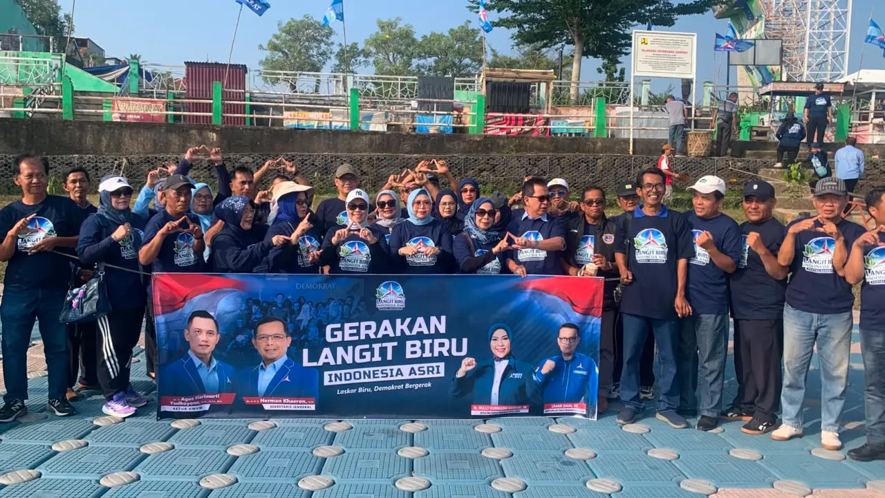 DPD Partai Demokrat Jambi Peringati HUT ke-25 dengan Tanam 200 Pohon dan Tebar 20 Ribu Benih Ikan di Danau Sipin