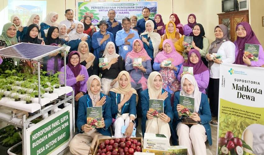 Poltekkes Gorontalo Latih 30 Pensiunan Swasta Budidaya Mahkota Dewa Hidroponik untuk Cegah Wasir Ibu Hamil di Bone Bolango
