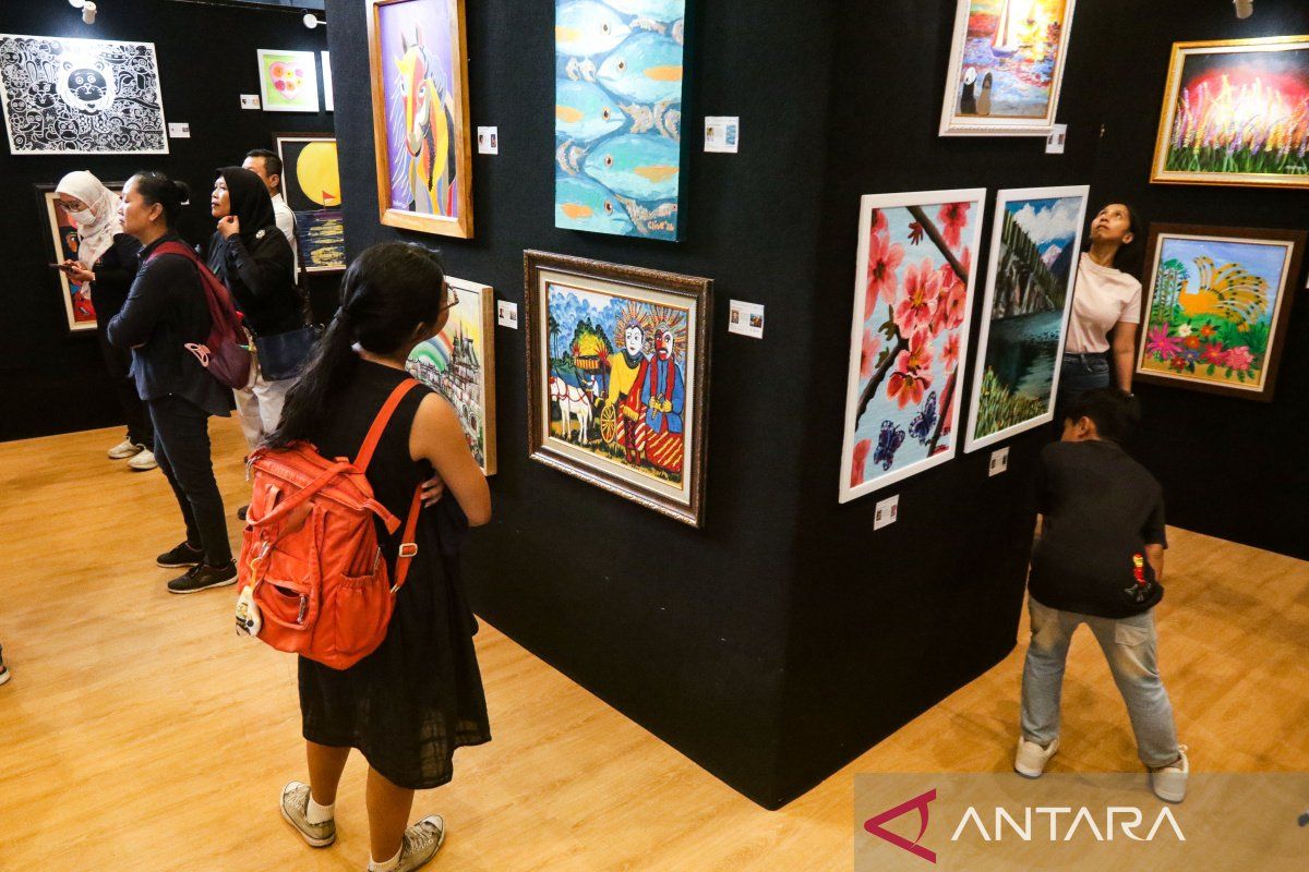 Dispar DIY Nilai Karya Seniman Neurodivergen di Pameran Jejak Warna Bagian dari Ekonomi Kreatif