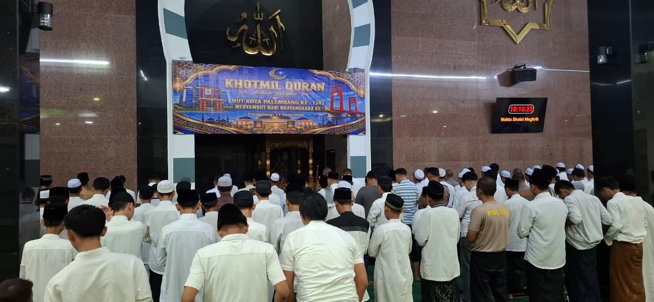 Polda Sumsel Khatamkan 30 Juz Al-Qur’an Bersama 300 Peserta di Masjid Assa’adah, Doakan Palembang dan Hari Bhayangkara ke-80