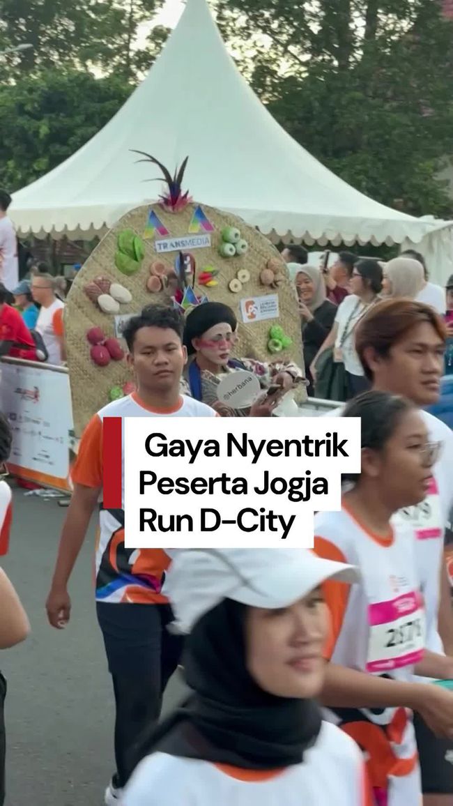 Kostum Tugu Jogja hingga Bak Penjual Jamu Meriahkan Jogja Run D-City di UGM, Pelari Nyentrik Curi Perhatian