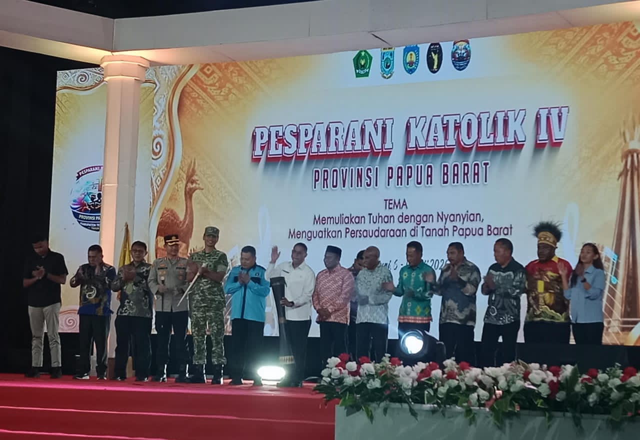 Bupati Teluk Bintuni Tutup Pesparani Katolik IV Papua Barat, 6 Kabupaten Rayakan Toleransi Lewat Paduan Suara