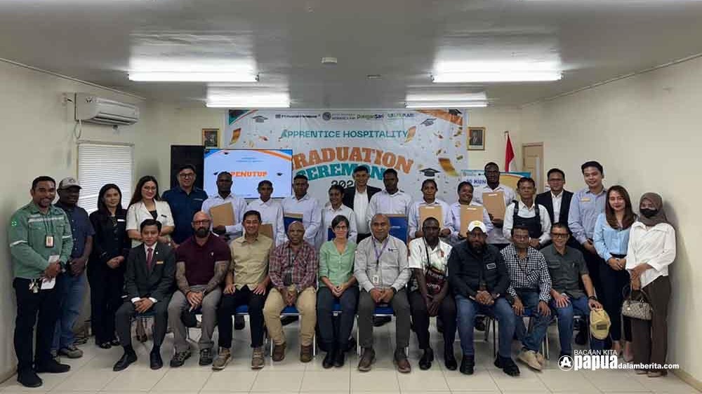 8 Pemuda Suku Kamoro Lulus Program Perhotelan IPN, Siap Kerja di Industri Hospitality Timika