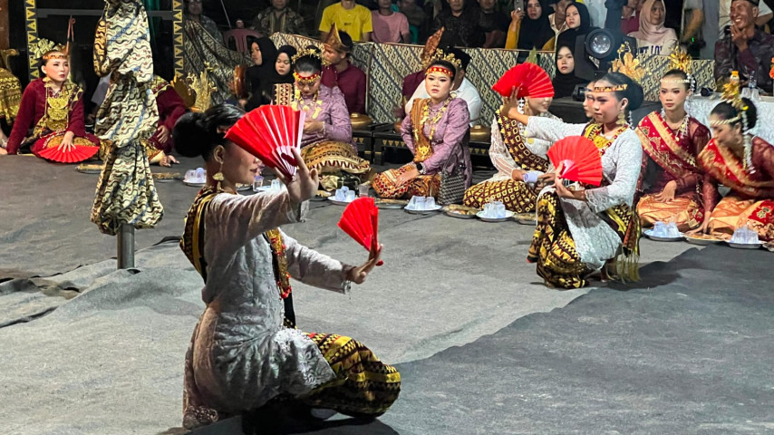Festival Nyambai 2026 Resmi Dibuka di Pesisir Barat, 16 Saibatin Marga Hadiri Malam Perdana
