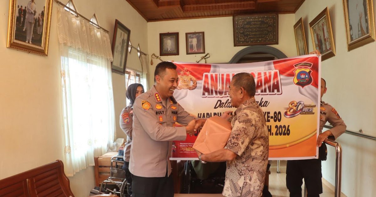 Polresta Bukittinggi Sambangi 12 Purnawirawan dan Warakawuri Jelang Hari Bhayangkara ke-80, Bansos Sembako Diserahkan