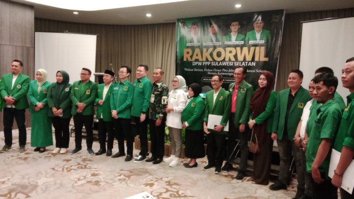 PPP Sulsel Serahkan SK ke 14 DPC, Ketua DPW Ilham Sebut 8 Daerah Disimpan Jadi Faktor X Jelang Verifikasi Faktual