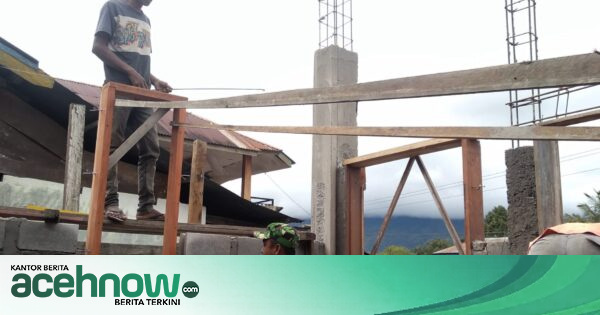 Babinsa Koramil 04/Bintang Koptu Armaya Gotong Royong Bangun Rumah Warga di Desa Mude Nosar, Aceh Tengah