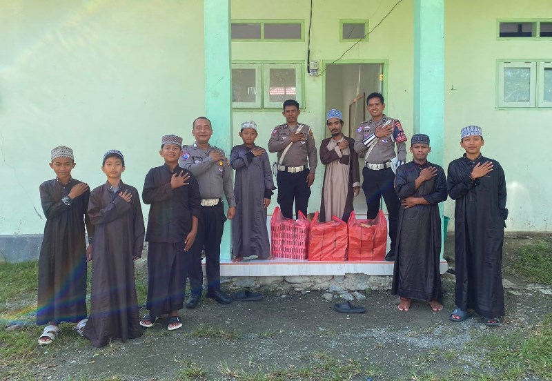 Satlantas Polres Tojo Una-Una Masuk Sekolah dan Ponpes, Tanamkan Budaya Tertib Lalu Lintas ke Anak Usia Dini