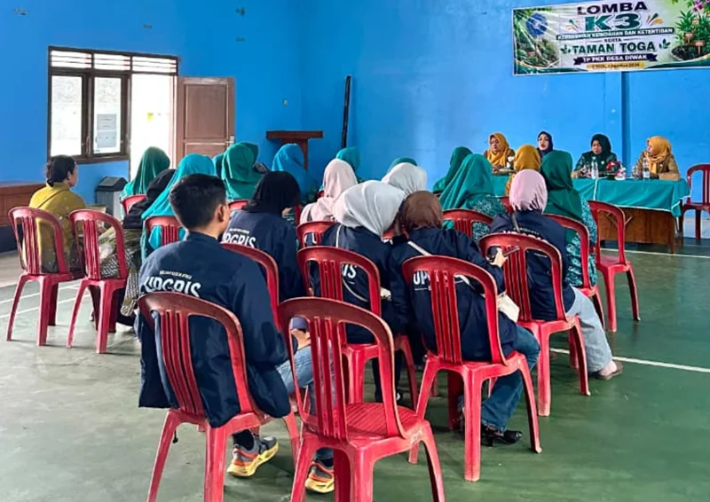 KKN UPGRIS Jadi Juri Lomba TOGA di Desa Diwak, Nilai Kebersihan dan Keragaman Tanaman Obat di Setiap RT
